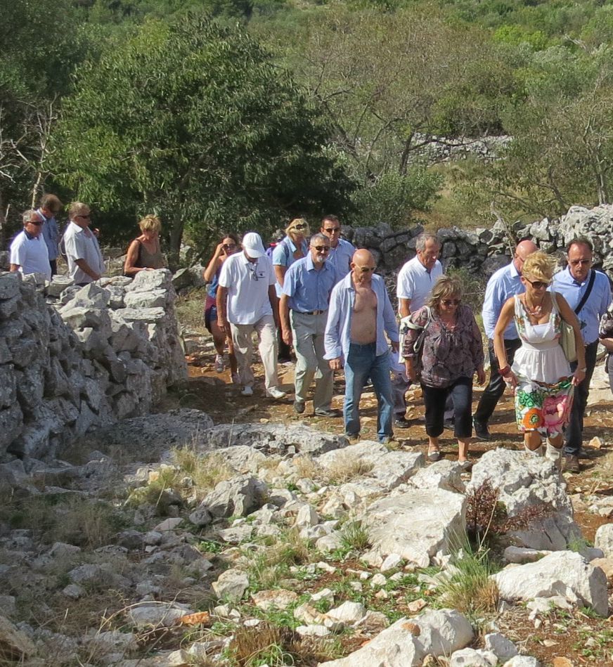 Procesija prema crkvi Svetog križa na brdu Grba 2015. godine / Snimio: Mladen Gerovac