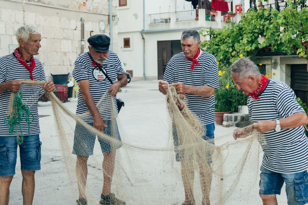 Ribarski dani u Baškoj, demonstracija izvlačenja ribarske mreže / Foto: TZ Baška