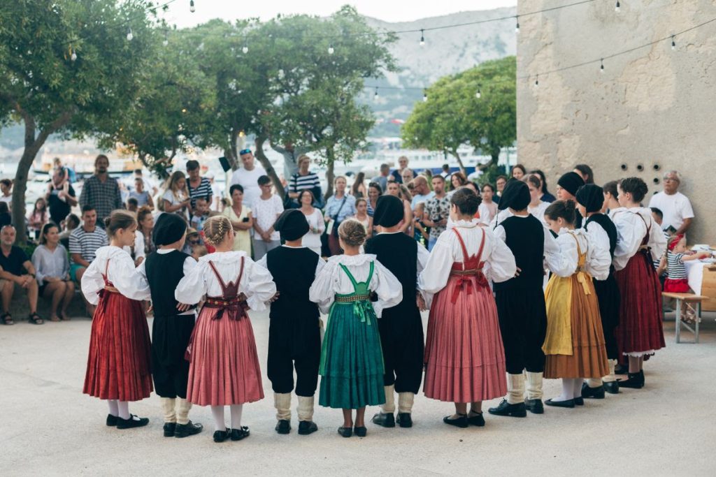 Ribarski dani u Baškoj, folklorni nastup / Foto: TZ Baška