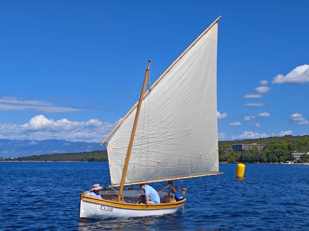 Regata Homo na jidra u Malinskoj /Snimio: Arsen Dobrijević