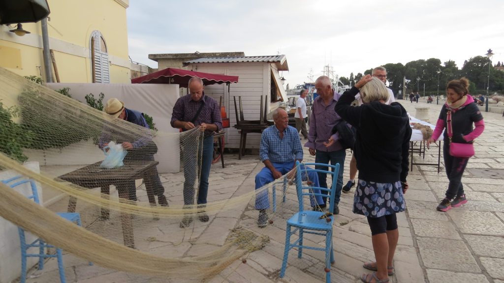 Ribari su demonstrirali krpanje mreže i izradu vrše / Snmio: Leon Tiska